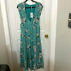 Sleeve less dress v neck